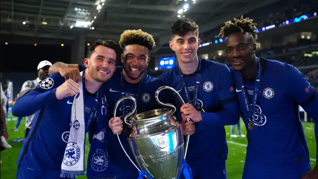 Ex estrella del Chelsea a punto de un sorpresivo regreso a la Premier en enero mientras el Aston Villa ofrece un contrato a largo plazo